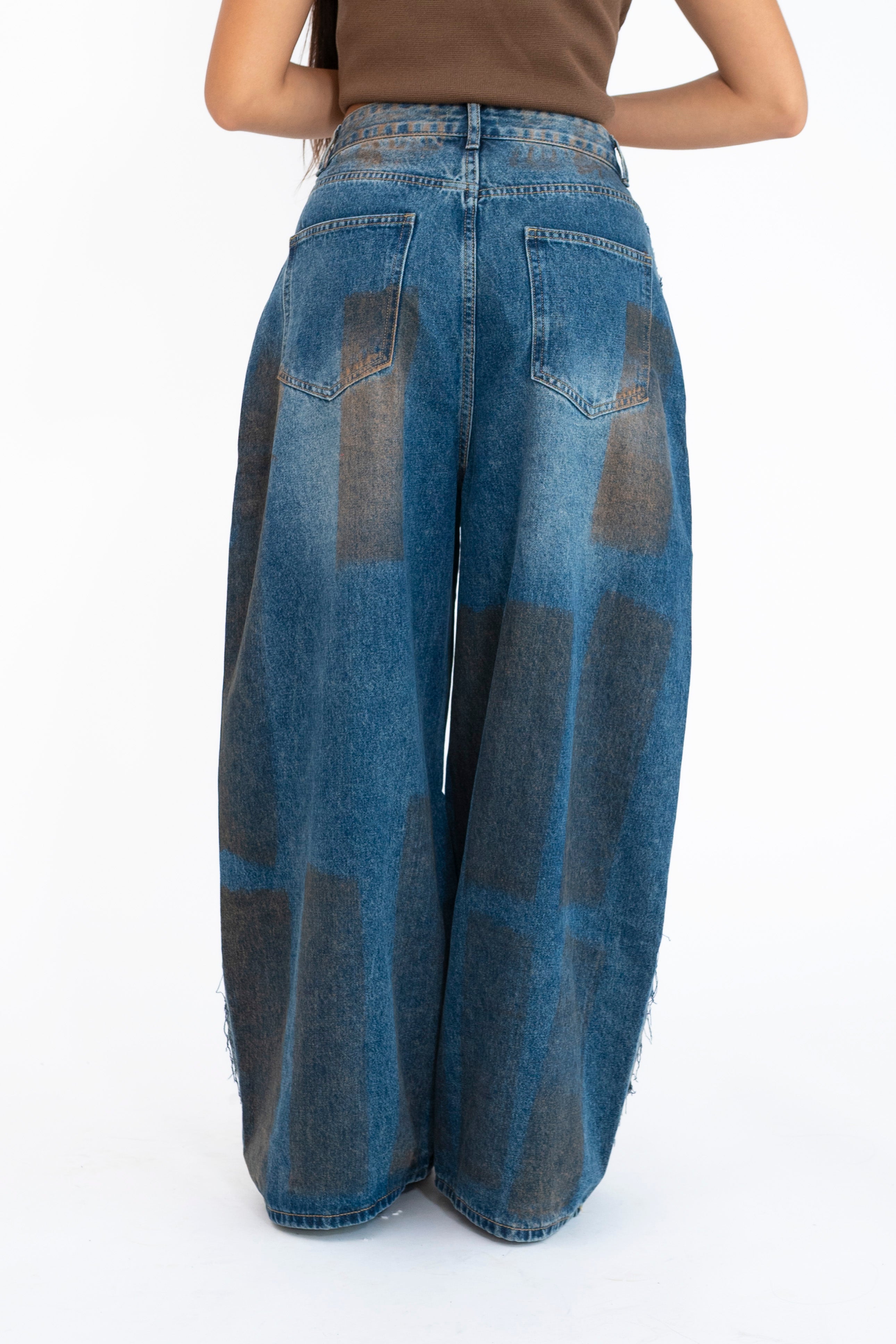 Jeans ballon sabbiato con corda