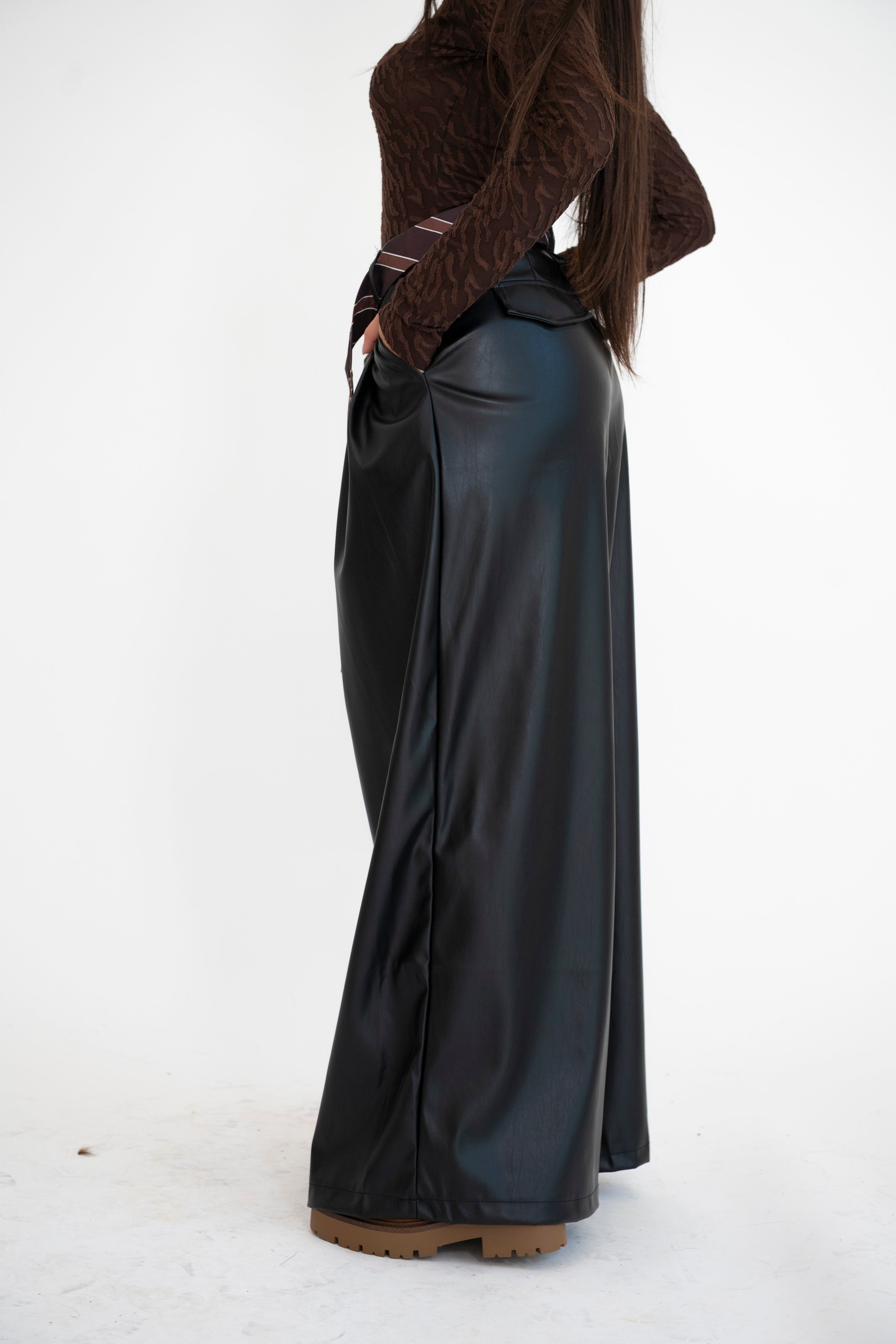 Pantalone cravatta in ecopelle