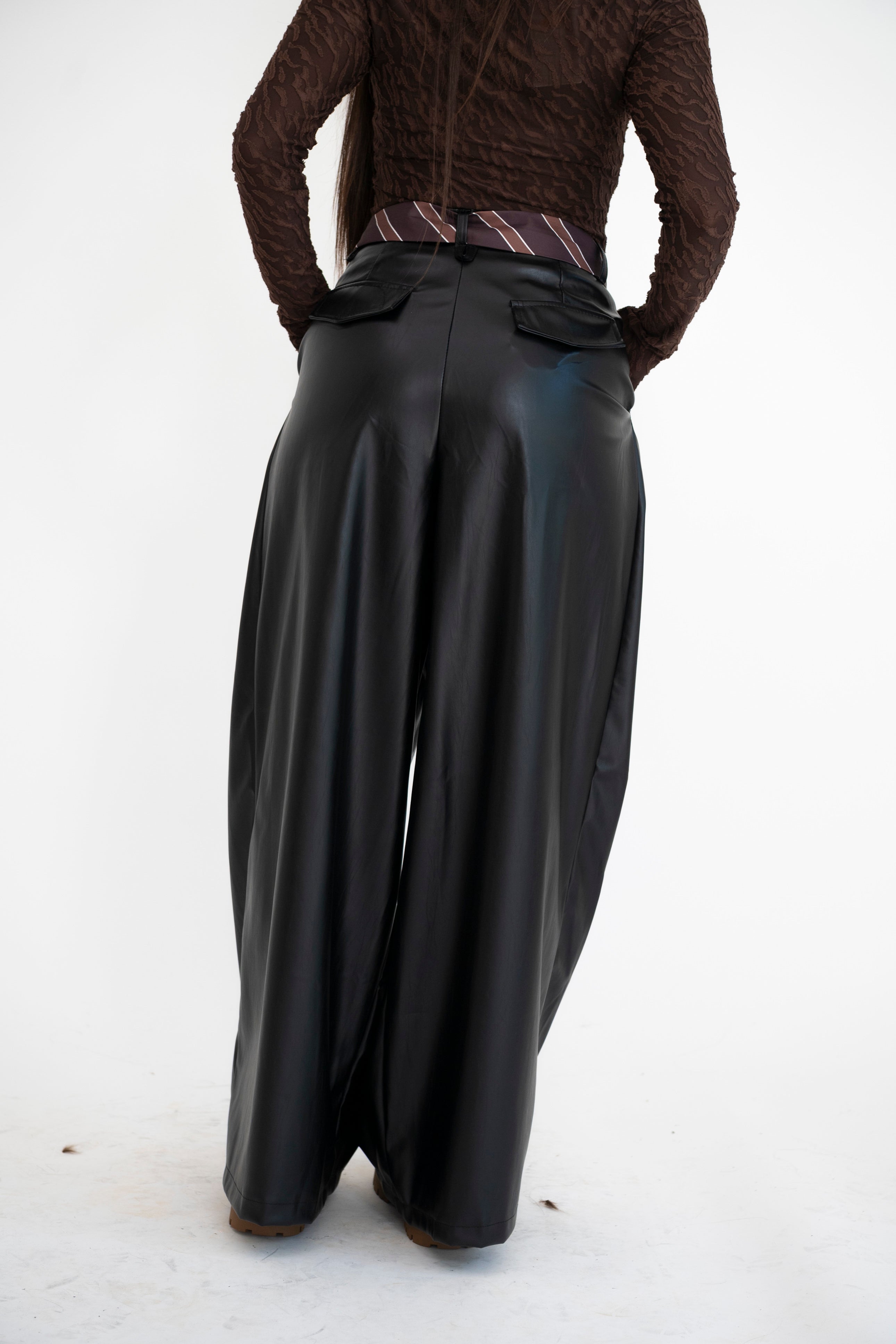 Pantalone cravatta in ecopelle
