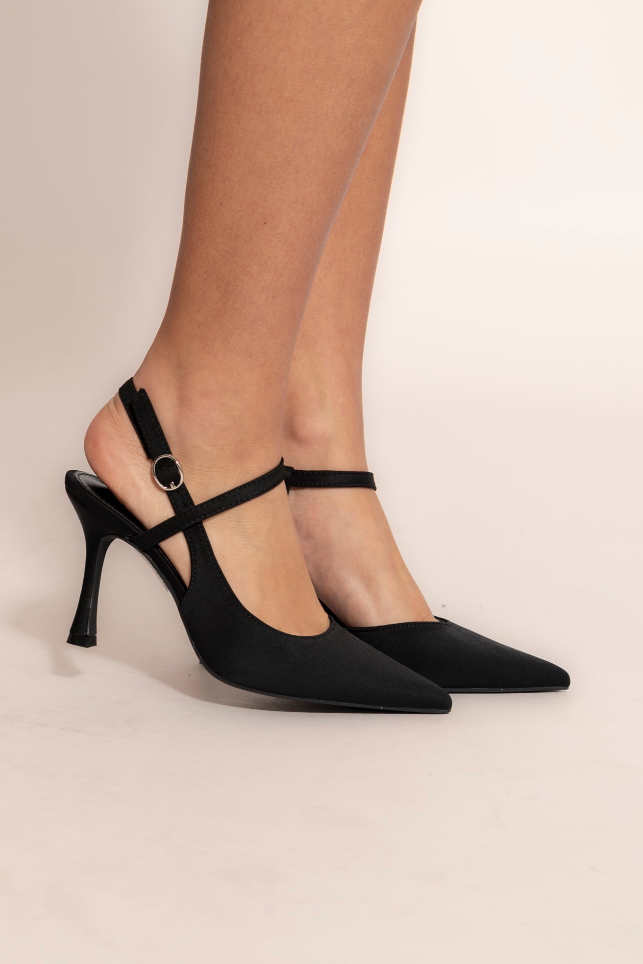 Décolleté con chiusura intrecciata