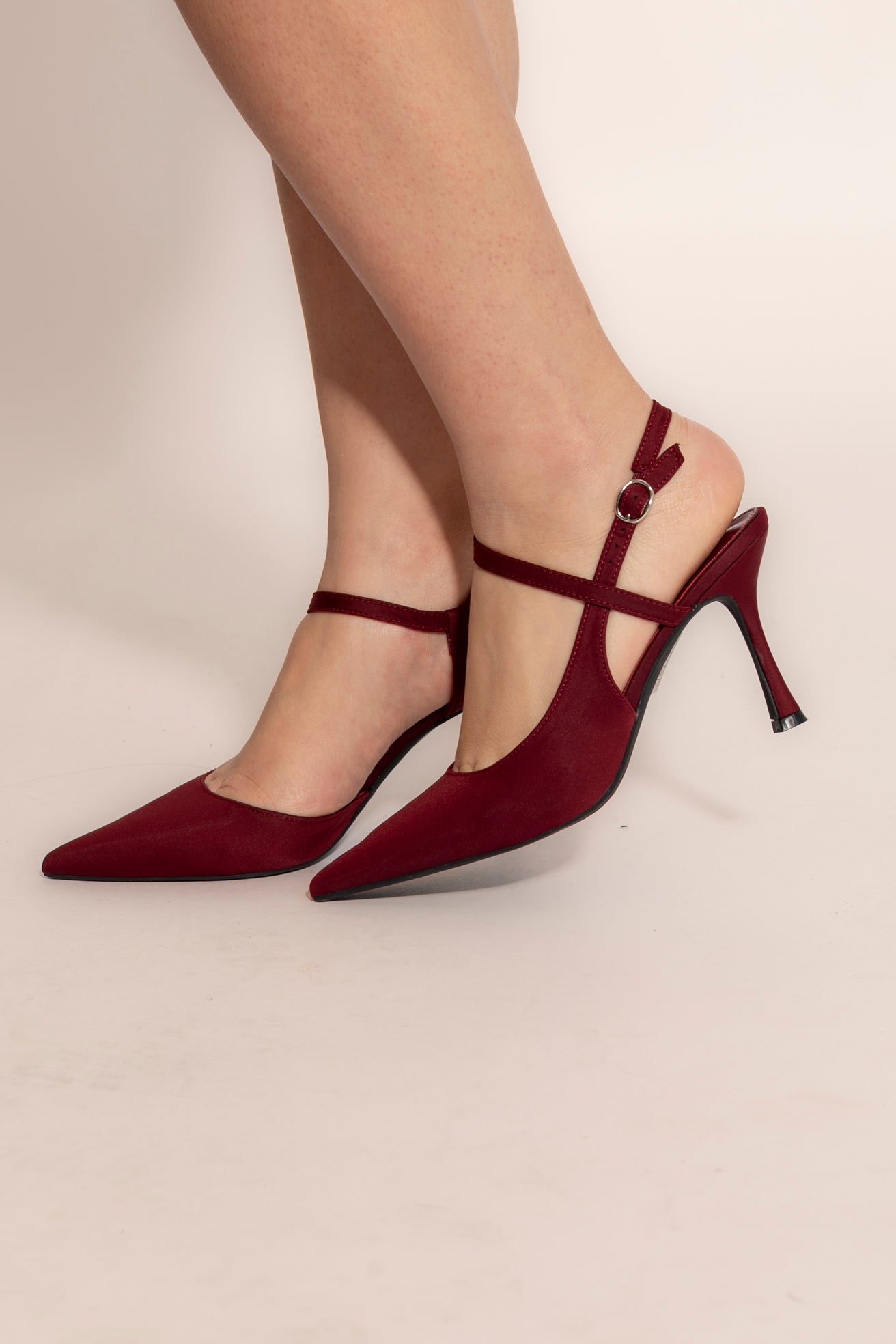 Décolleté con chiusura intrecciata