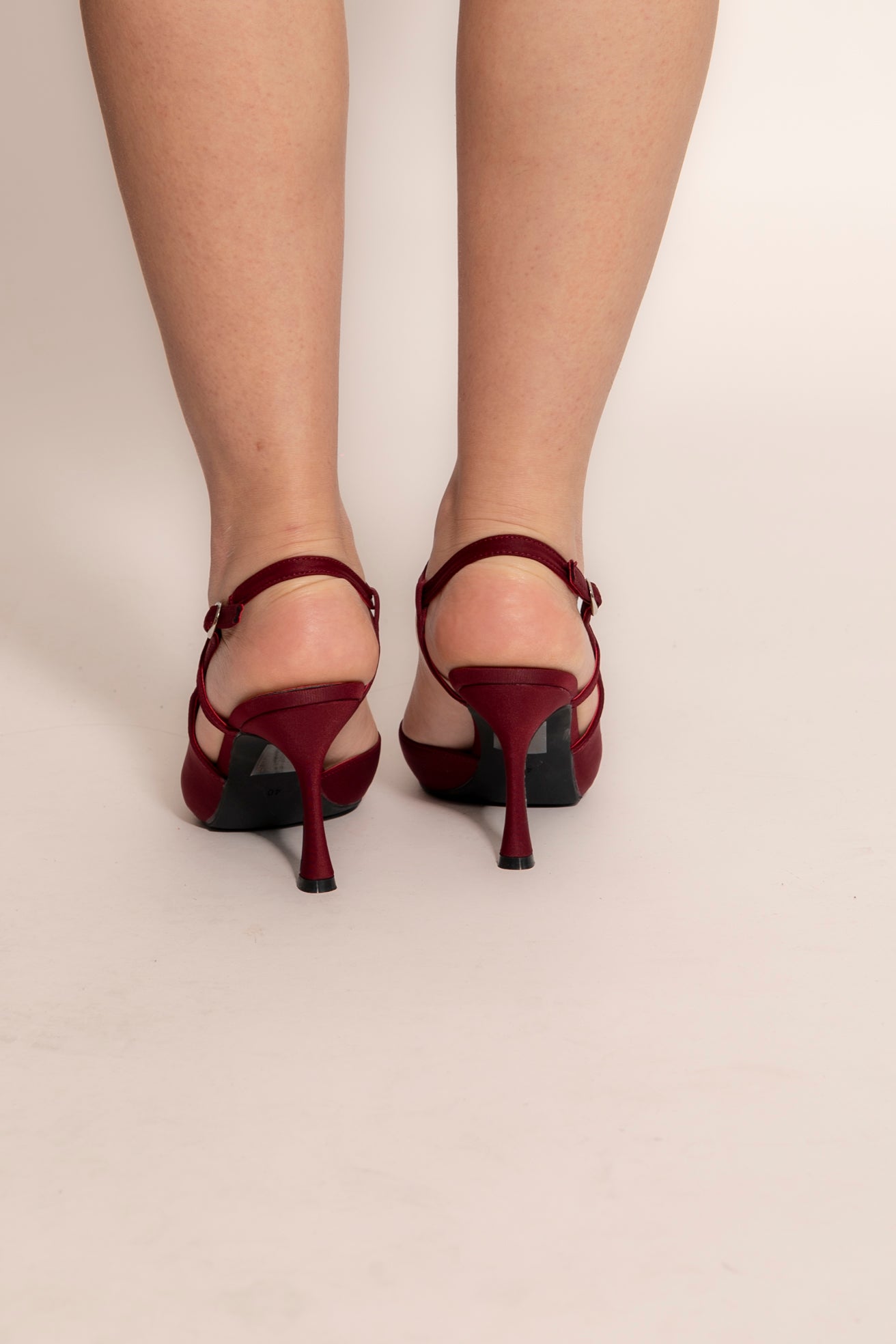 Décolleté con chiusura intrecciata