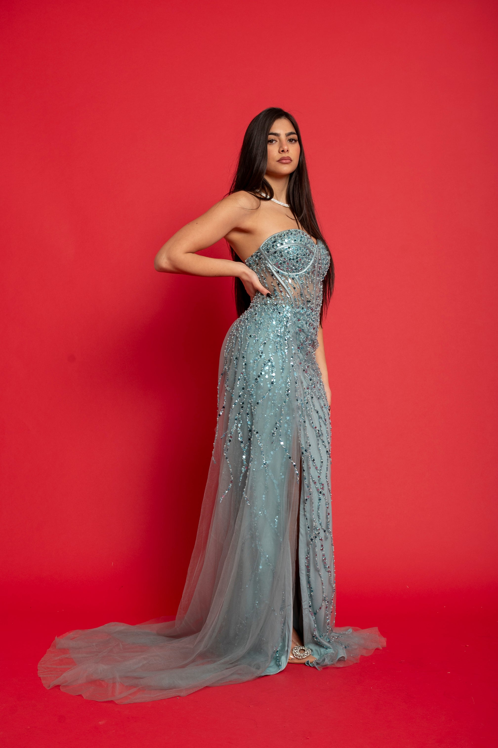 Abito cerimonia con perline e paillettes