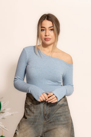 Maglia costine spalla scoperta