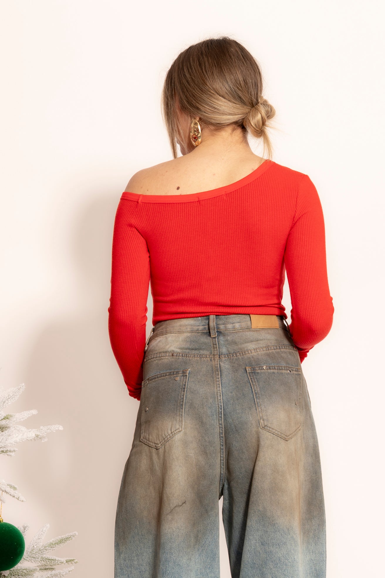 Maglia costine spalla scoperta