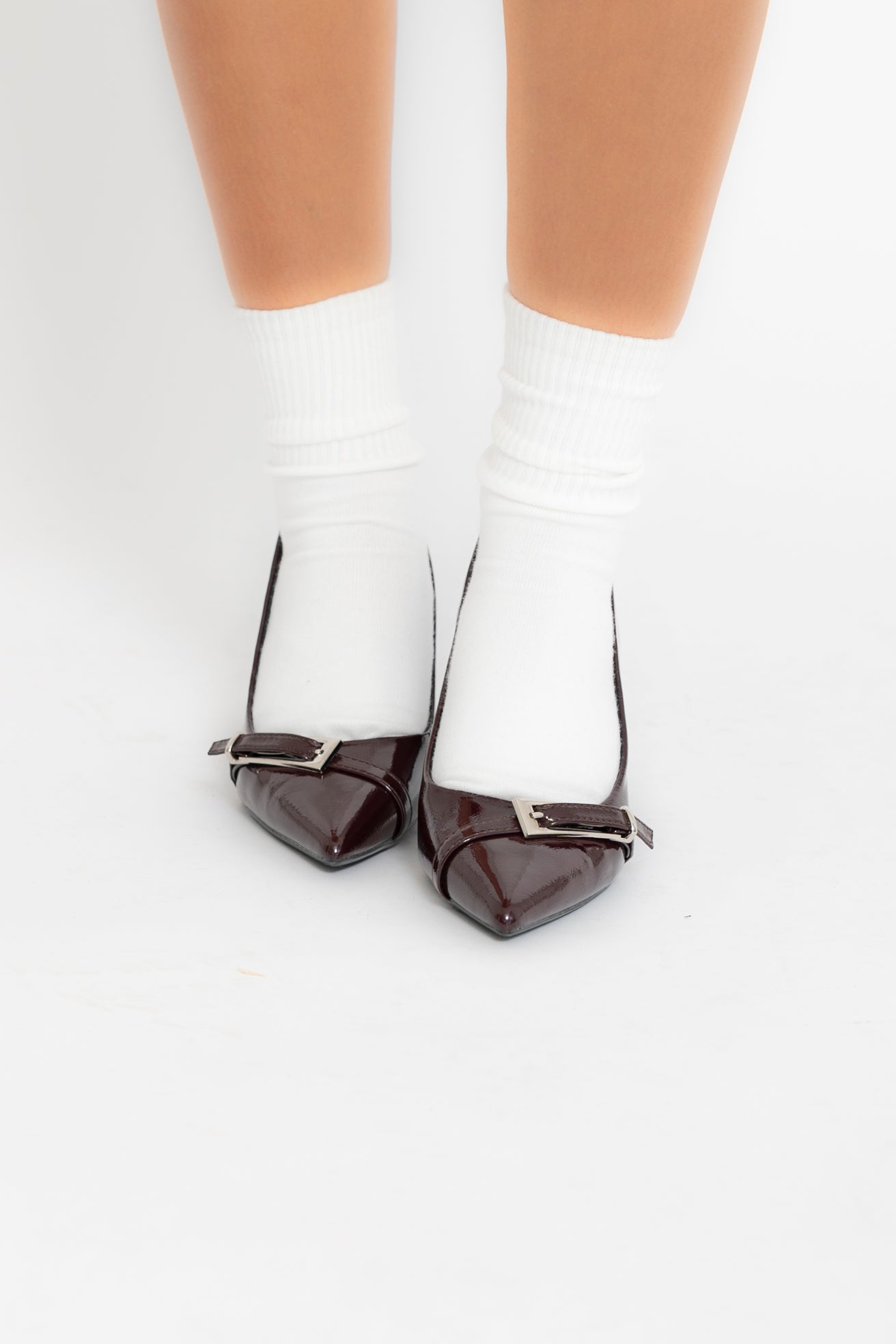 Décolleté lucido con fibia