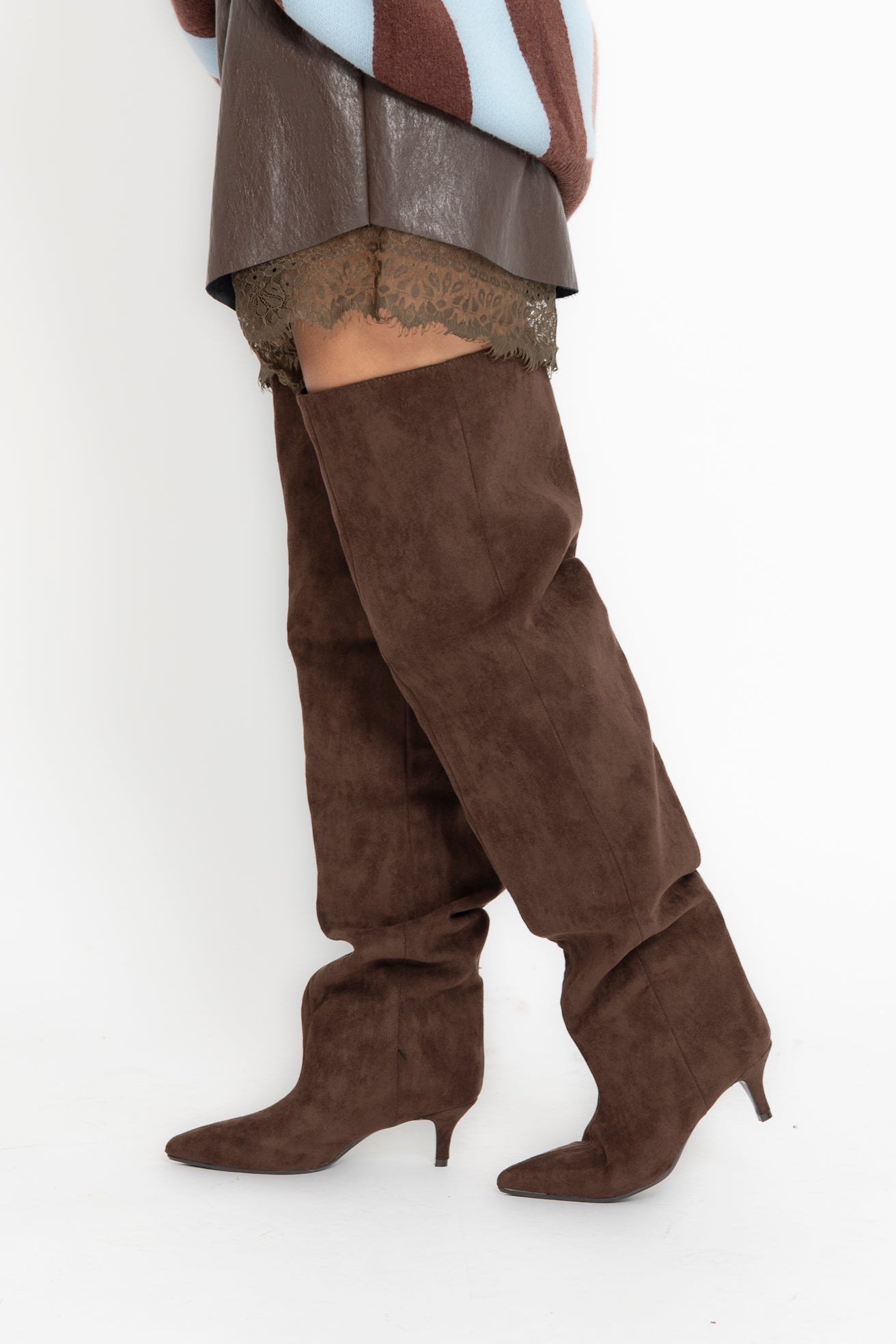 Stivale super alto in camoscio