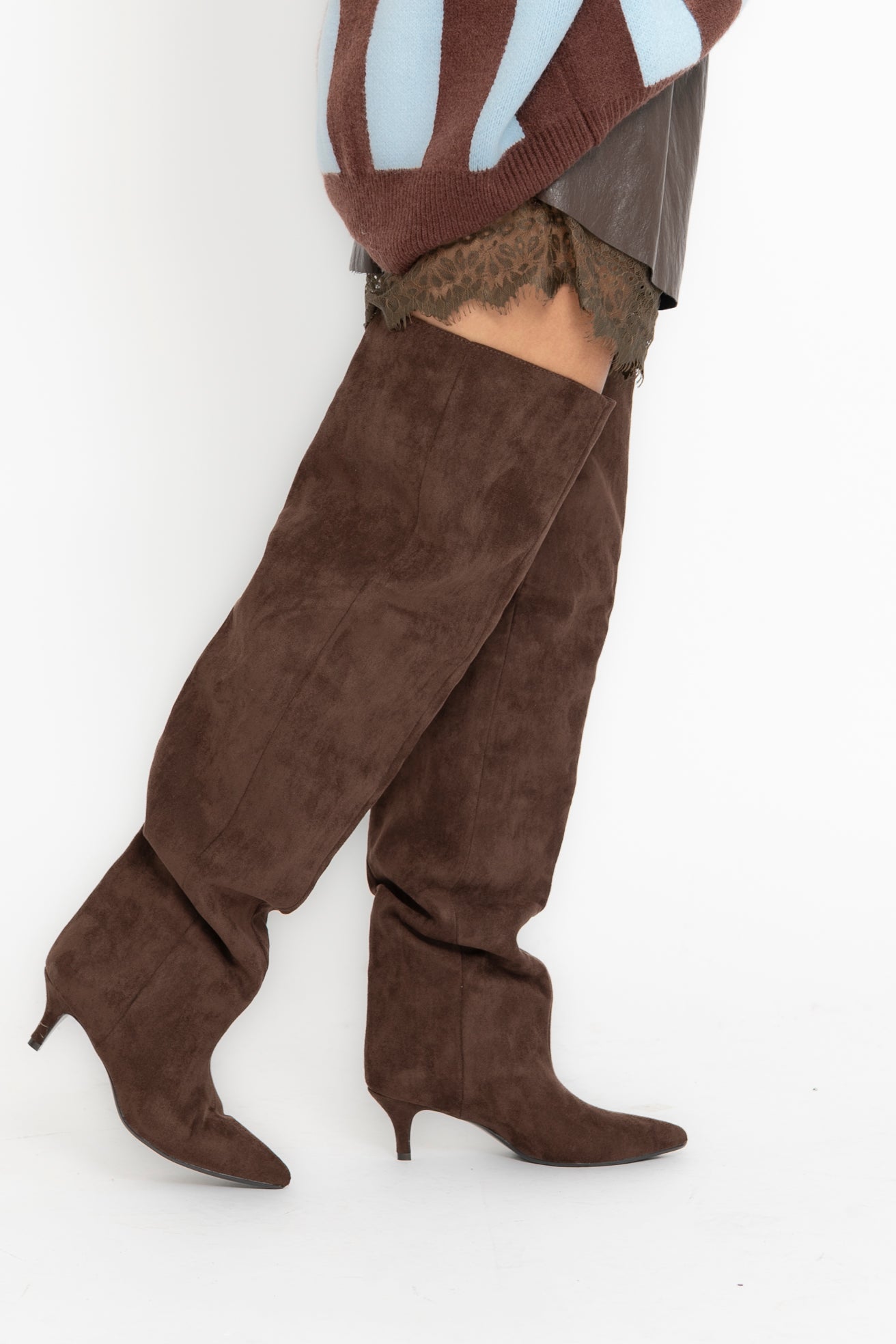 Stivale super alto in camoscio