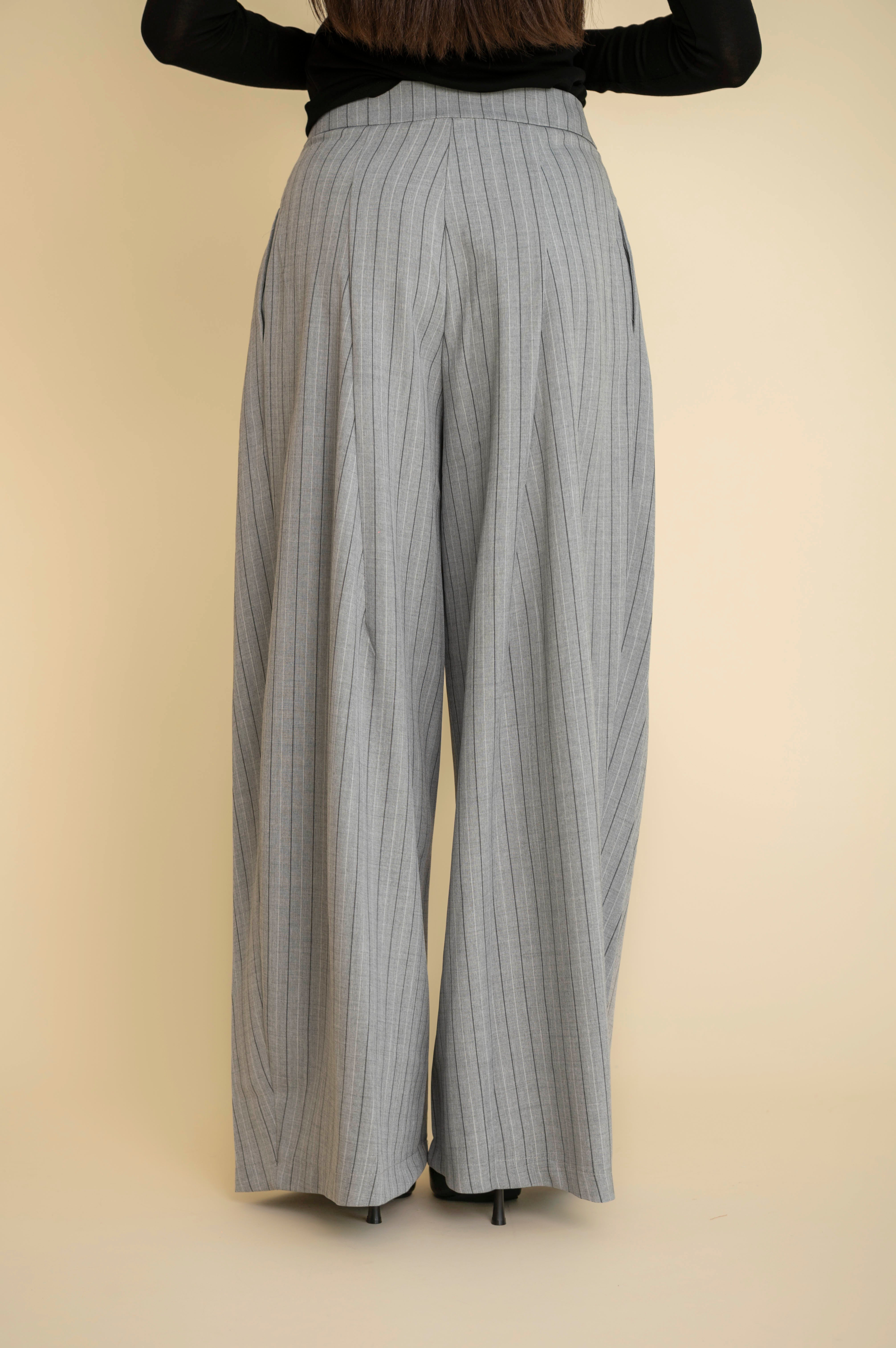Pantalone con pence gessato