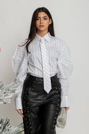 Camicia a strisce con cravatta