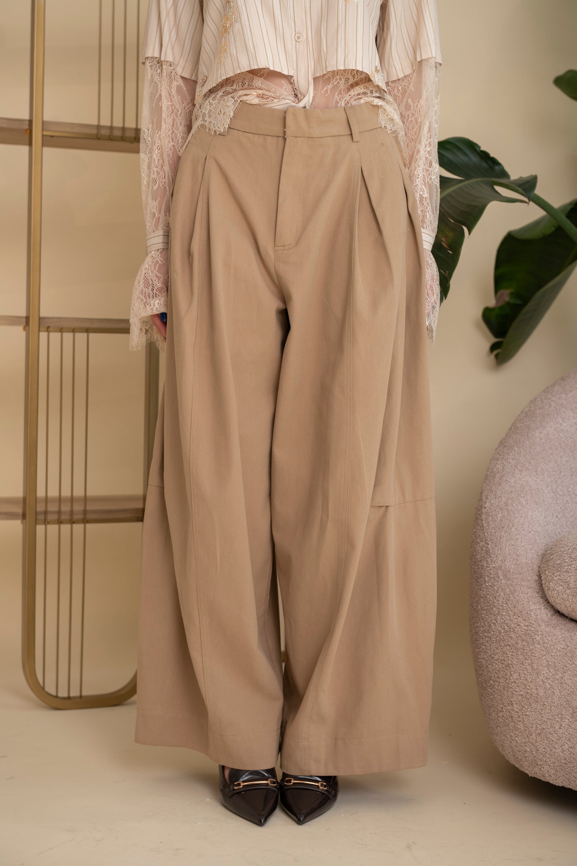 Pantalone morbido con pence