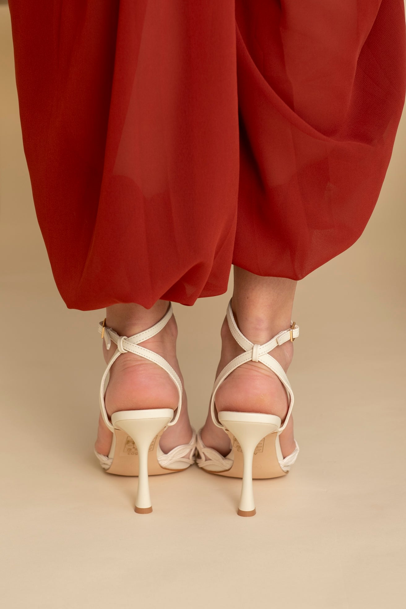 Sandalo velato con ricami