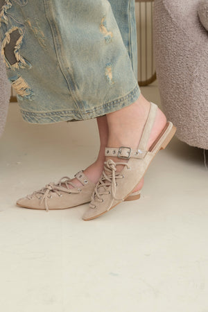 Ballerina con stringhe
