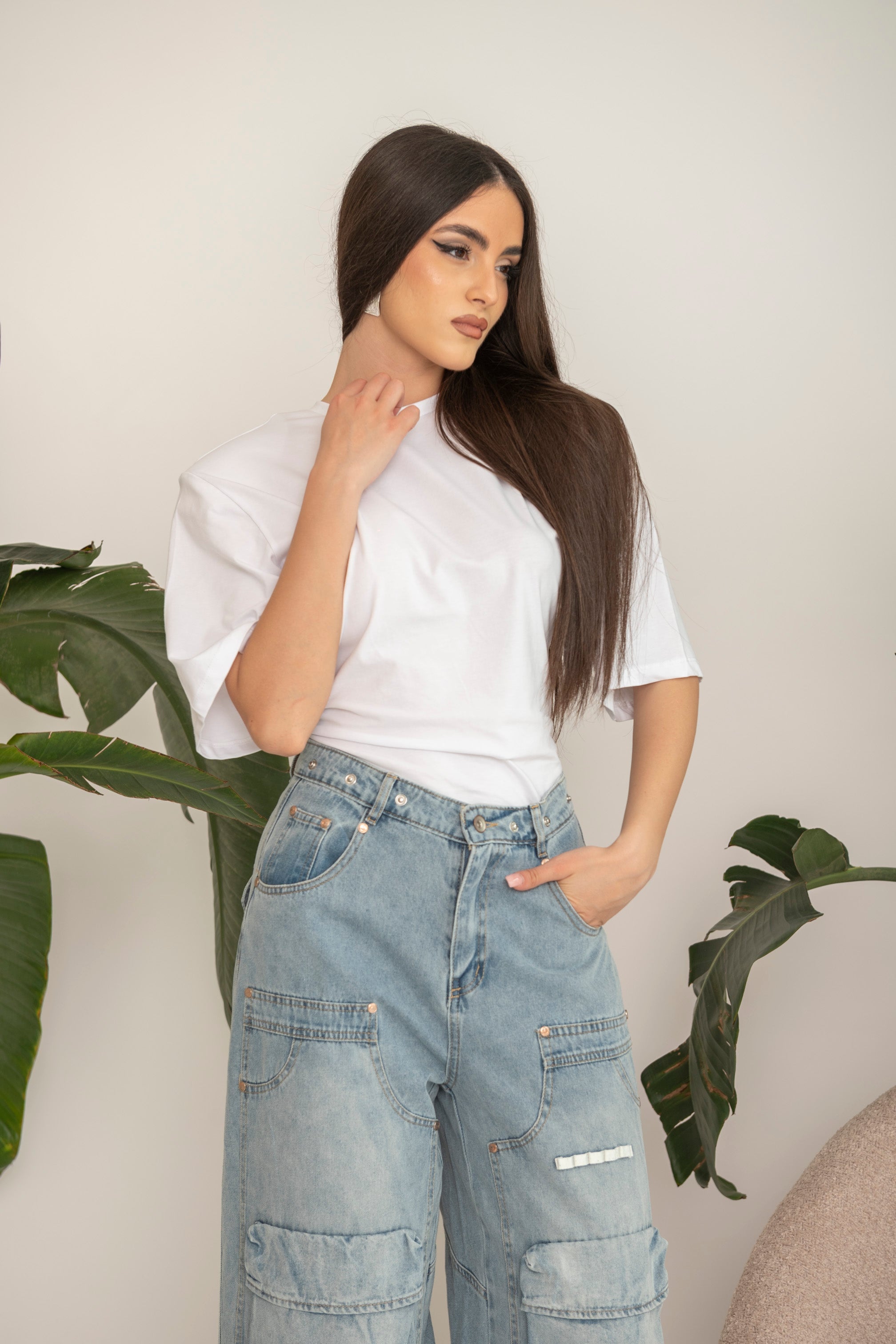 T-shirt con spalline e stringhe sul retro