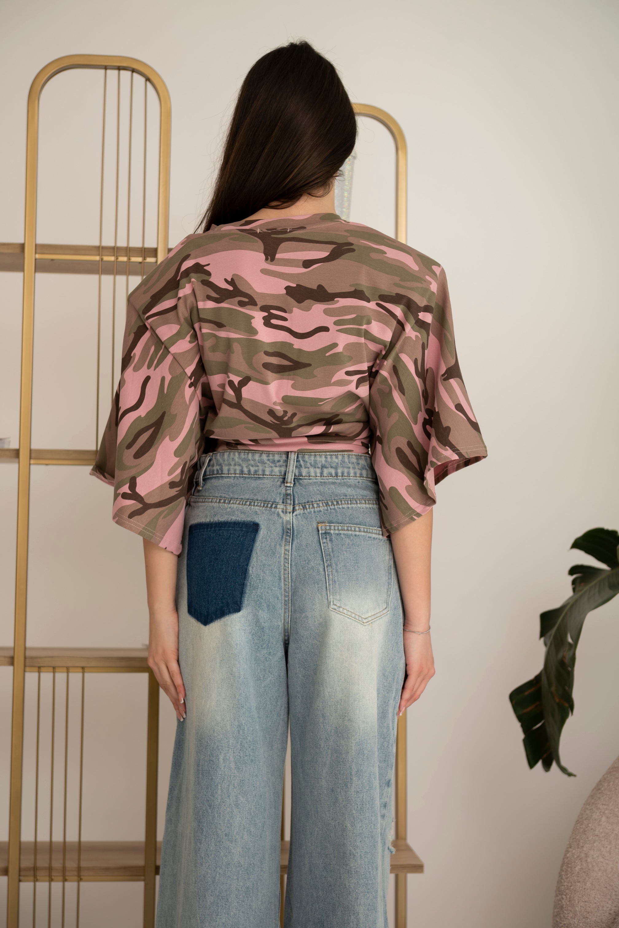 T-shirt crop mimetica pink