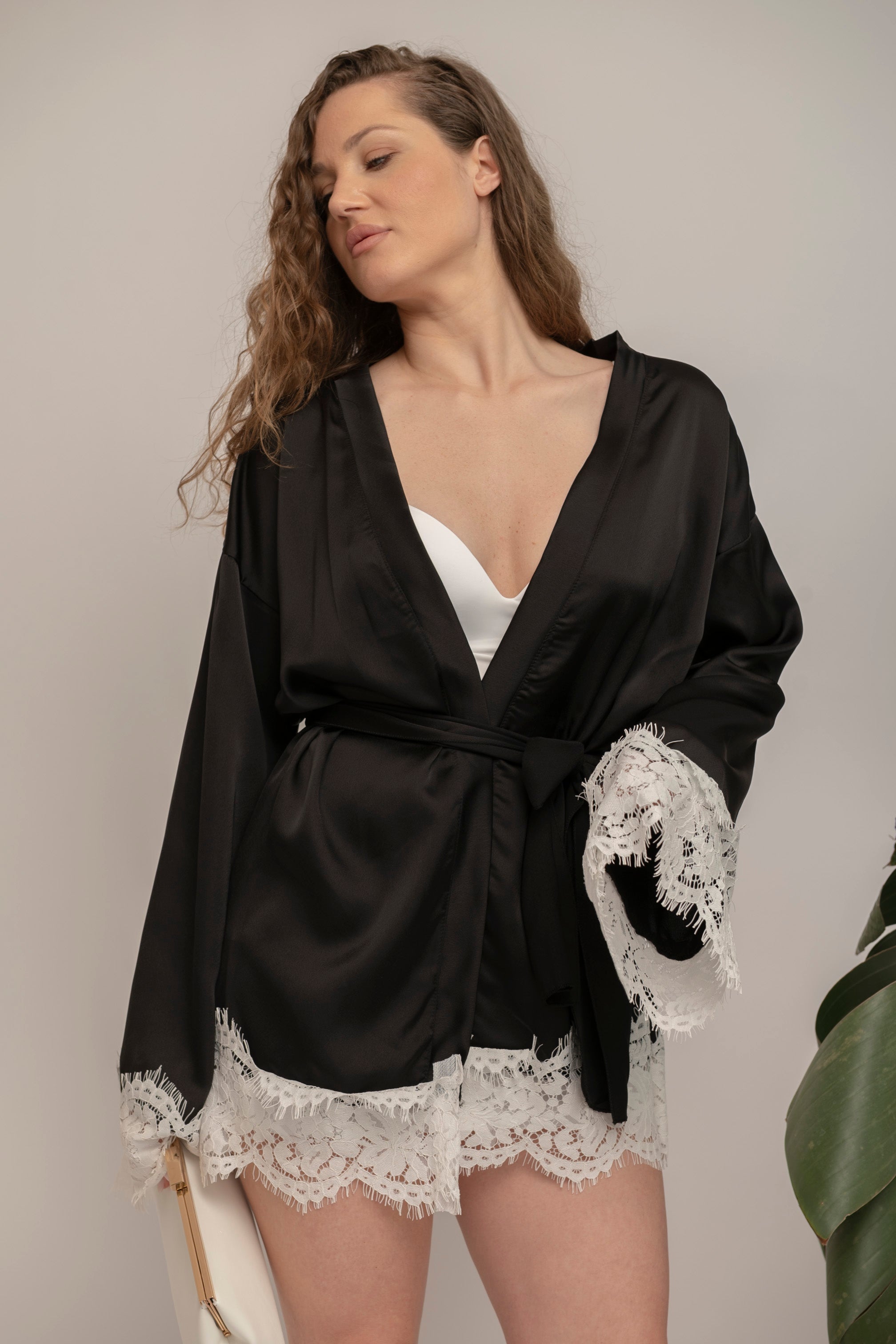 Kimono con dettagli in pizzo