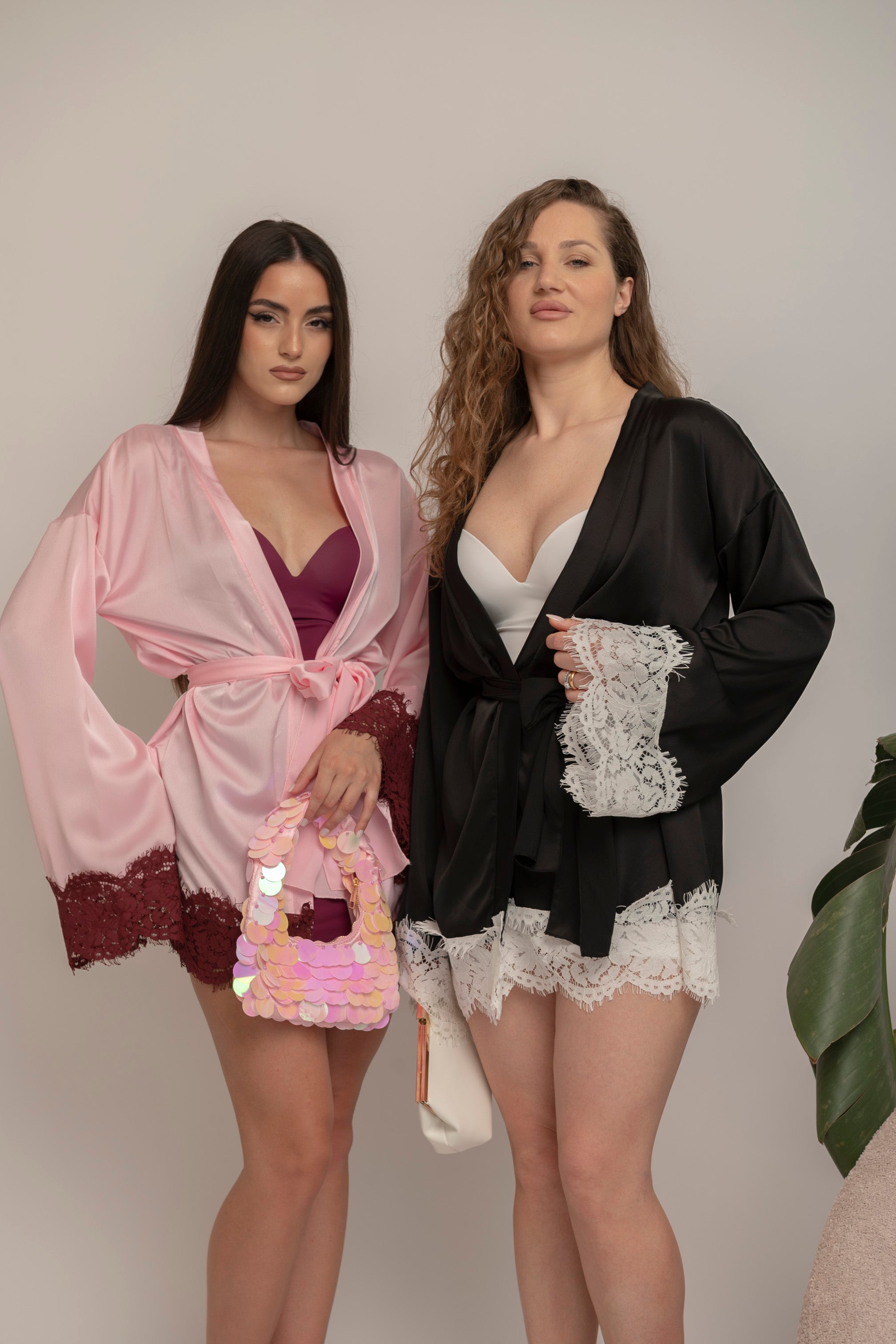 Kimono con dettagli in pizzo