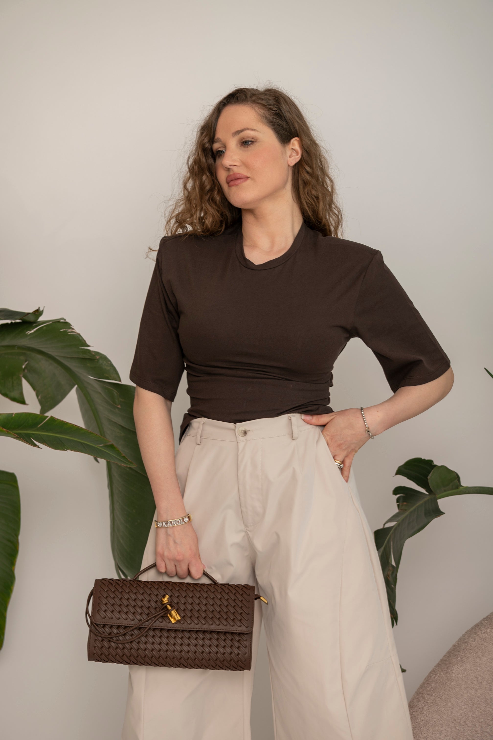 T-shirt con spalline e stringhe sul retro