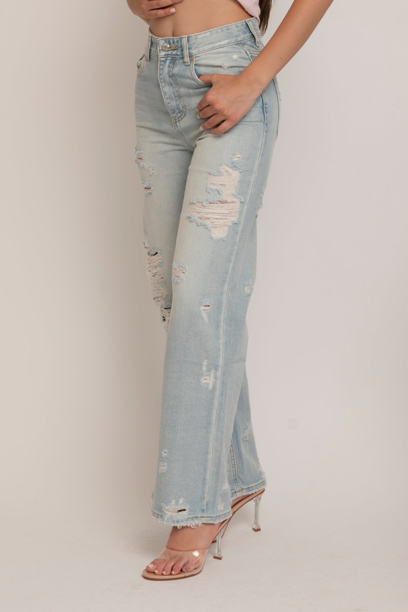Jeans con strappi con foulard