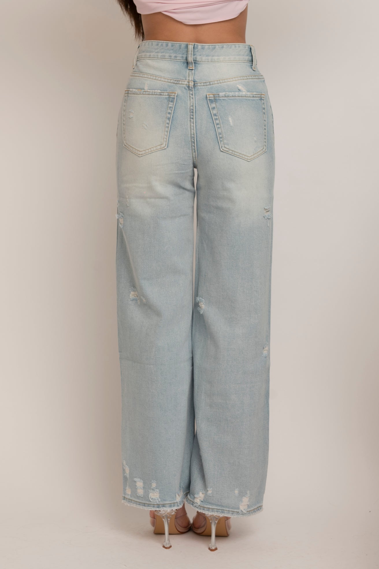Jeans con strappi con foulard